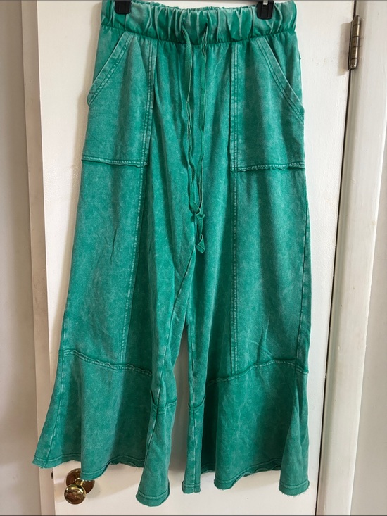 Zenana Outfitters Pants - NWOT Zenana size Medium Wide-Leg flare leg Drawstring green mineral wash Pants